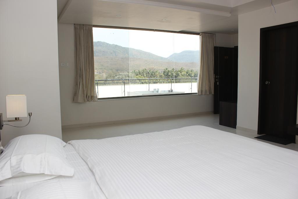 Hotel Magnum Inn Junagadh Quarto foto
