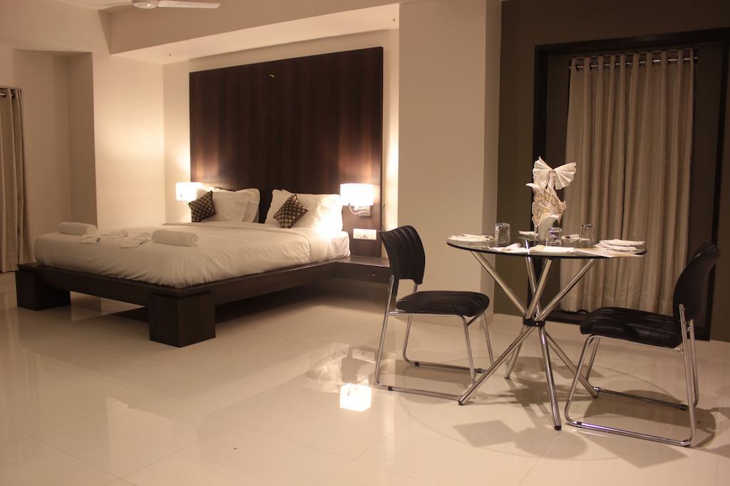 Hotel Magnum Inn Junagadh Quarto foto