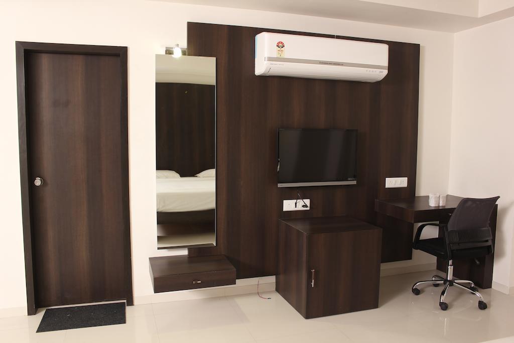 Hotel Magnum Inn Junagadh Quarto foto