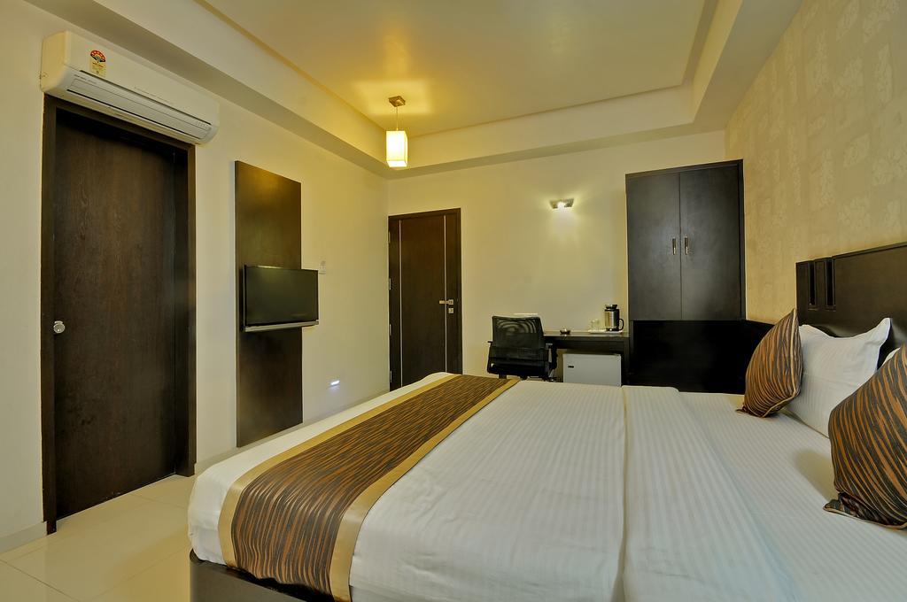 Hotel Magnum Inn Junagadh Exterior foto